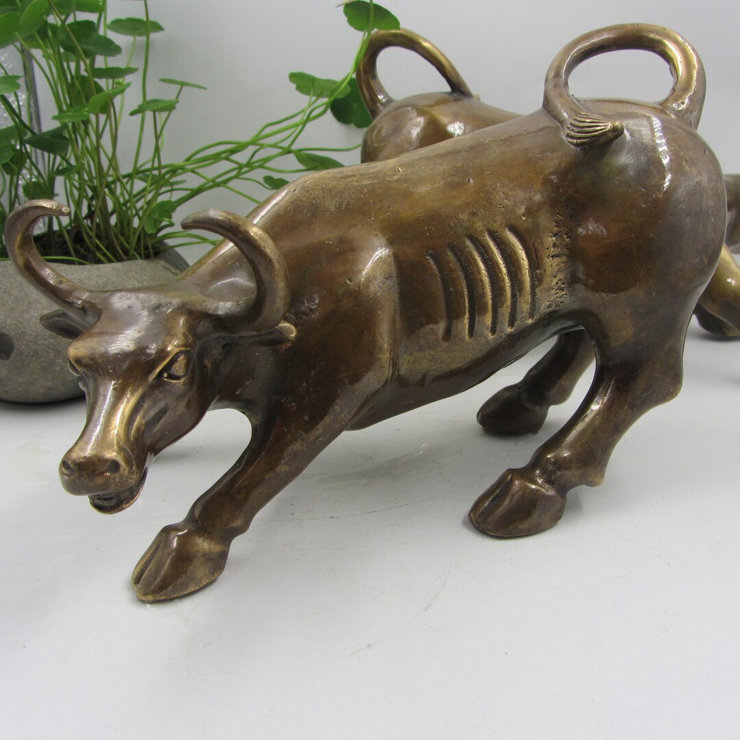 V2661 Bronze Wall Street Bull Statue Wall Street Charging Sculpture Home Decor, Majestic Desk