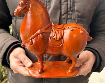 Figura de caballo Tang tallado en madera Huali, de madera maciza, para decoración del hogar y la oficina, pw082
