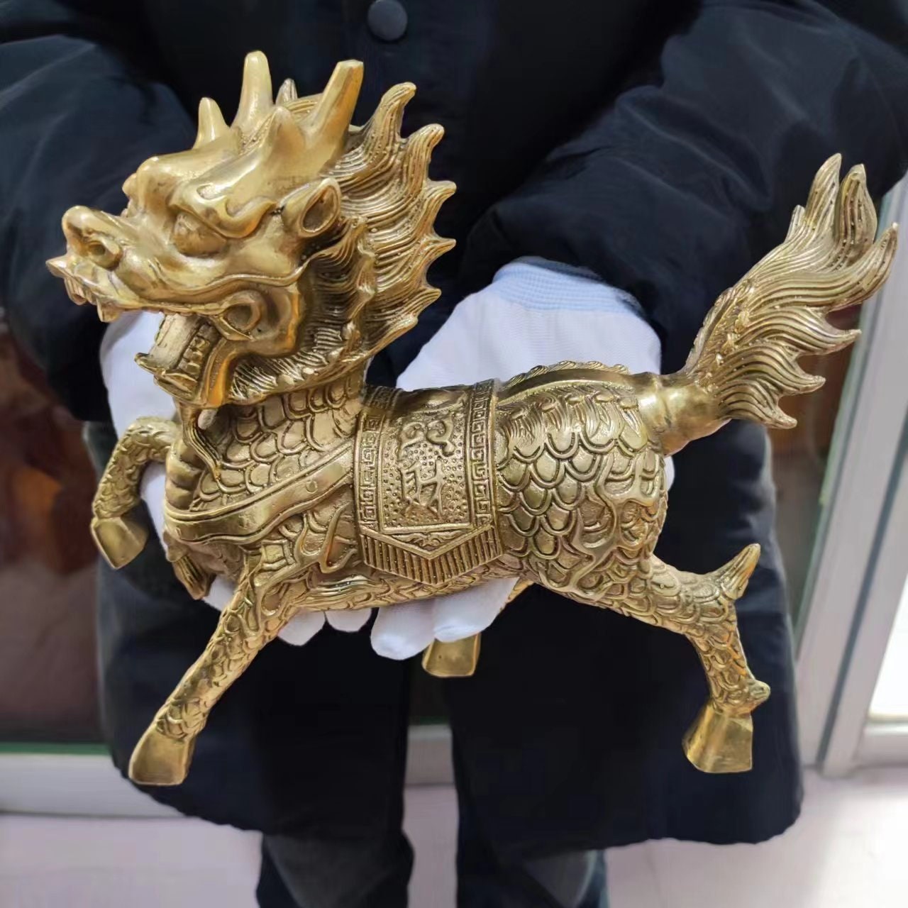 真鍮製の獅子像ペア – 風水装飾/アンティークコレクション 真鍮製の獅子像ペア – 風水装飾/アンティークコレクション