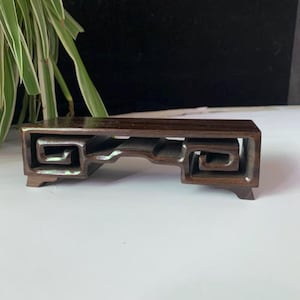 Ornements de salon feng shui, présentoir ancien en bois massif exquis, ornements de table miniature en bois de santal staue bouddha