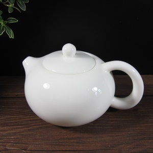 Feng shui living room Ornaments, China white Ceramic Porcelain TeaPot With Lid, teapot  Details Gongfu Tea Pot certified Retro Drinkware V24