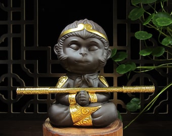 Handskuren keramisk apkungfigur - glaserad keramik teapet