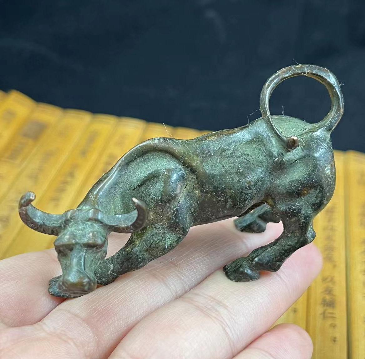 ミニブロンズ製雄牛の置物、ヴィンテージ真鍮製牛の像、ウォール