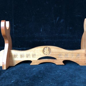 Suporte para espada de madeira de pêssego, suporte horizontal de madeira para caneta e pincel, suporte de mesa destacável para espada de samurai japonesa