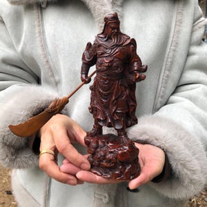 Natural Boxwood Hand carved Guan Yu Statue, Hand carving Wood Guan Gong figurine With Sword GuanYu Warrior Statue Guardian Warrior Sculpture