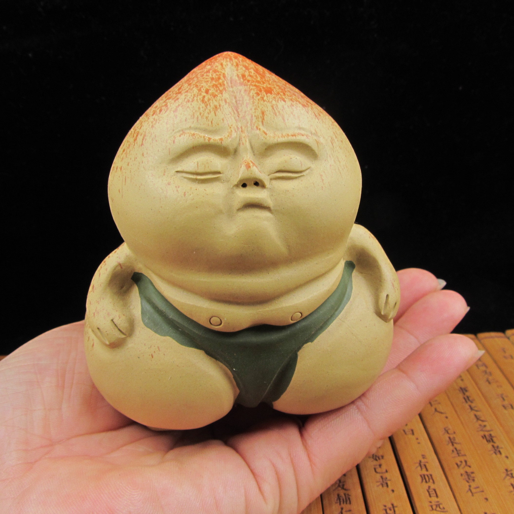 △峰△AO083 田黄石 彫刻 祥獣 造像 手件 風水 置物 約204g Chinese