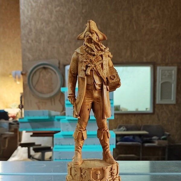 Barbe Noire, Le Pirate redouté : sculpture en bois, statue sculptée en bois, décor de bureau, statue de poche, art du bois marin, pirate