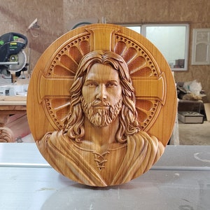 Jesus auf Holz geschnitzt, Holzschnitzerei Jesus, handgemachtes Geschenk Wandbehang Jesus, religiös, Geschenk für ein Zuhause
