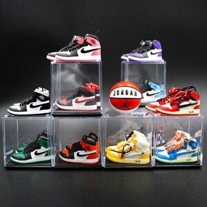 mini sneaker shop
