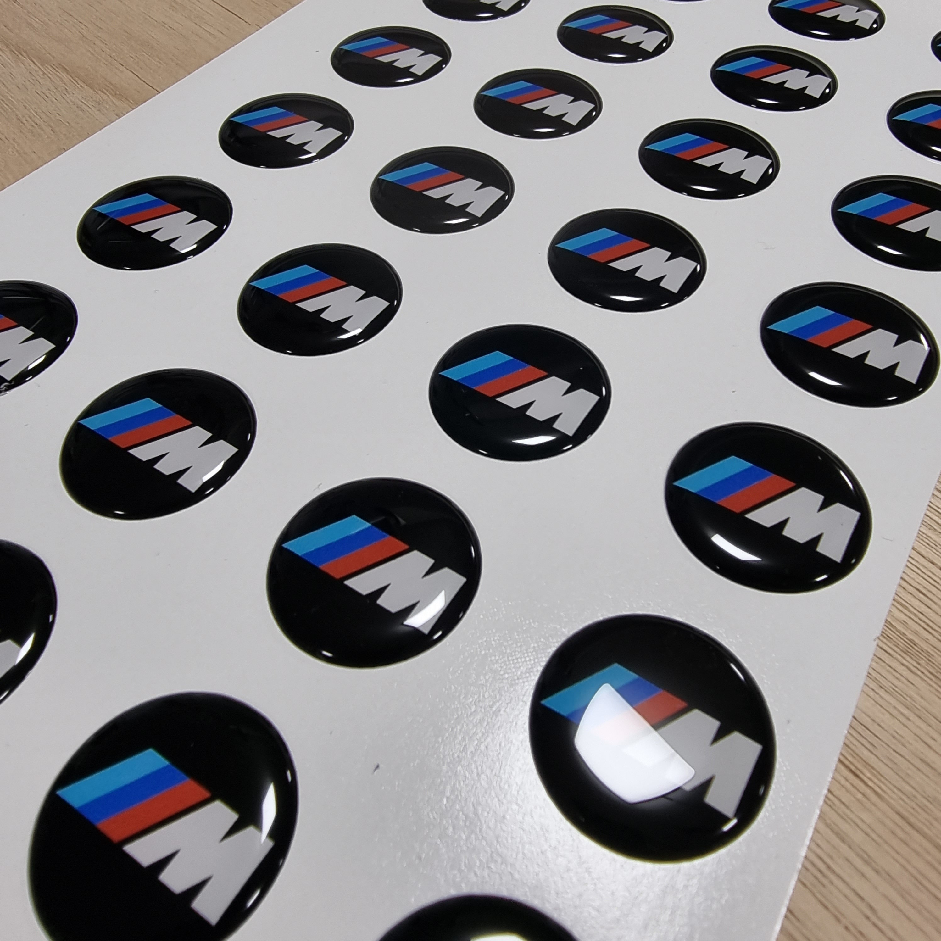 Aufkleber Abzeichen für BMW X1 X2 X3 X4 X5 X6 X7. Selbstklebend  Autoaufkleber Auto-Styling-Dekoration, Aufkleber-Zubehör,A : :  Auto & Motorrad