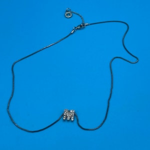 Vintage Anne Klein-ketting met strass-letter M