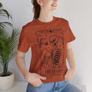 Camiseta unisex de manga corta con diseño de lector, carta del tarot, regalo para amantes de los libros