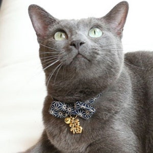 PetSoKoo Cute Diamond Shaped Bowtie Cat Collar. Japan Lucky '福' Charm. 100% Cotton Fabric.Astringent Hemp Leaf Print. Safety Breakaway. Soft