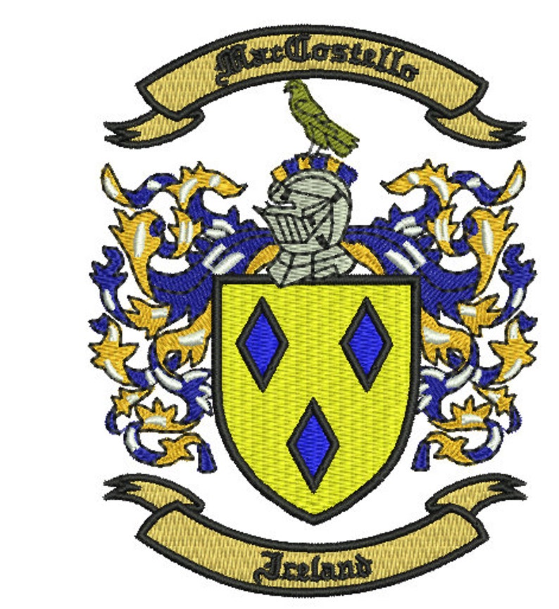 K&ouml;nnte beinhalten: Ein gelbes und blaues Wappen mit einem Helm und einem Vogel als Helmzier. Der Schild hat vier blaue Diamanten auf gelbem Grund. Das Banner &uuml;ber dem Wappen lautet "Mc Costello" und das Banner darunter lautet "Irland".