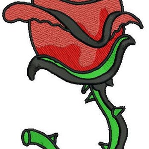 K&ouml;nnte beinhalten: Eine rote Rose mit einem gr&uuml;nen Stiel und schwarzen Dornen. Die Rose ist stilisiert und sieht aus wie ein gestickter Aufn&auml;her.
