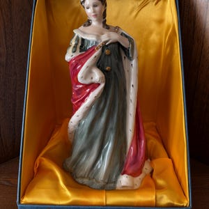 Anne Queens of the Realm by Royal Doulton Hn 3141