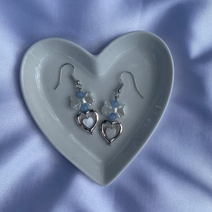 je ne sais quoi  |     heart pearl bow  silver dangle earrings