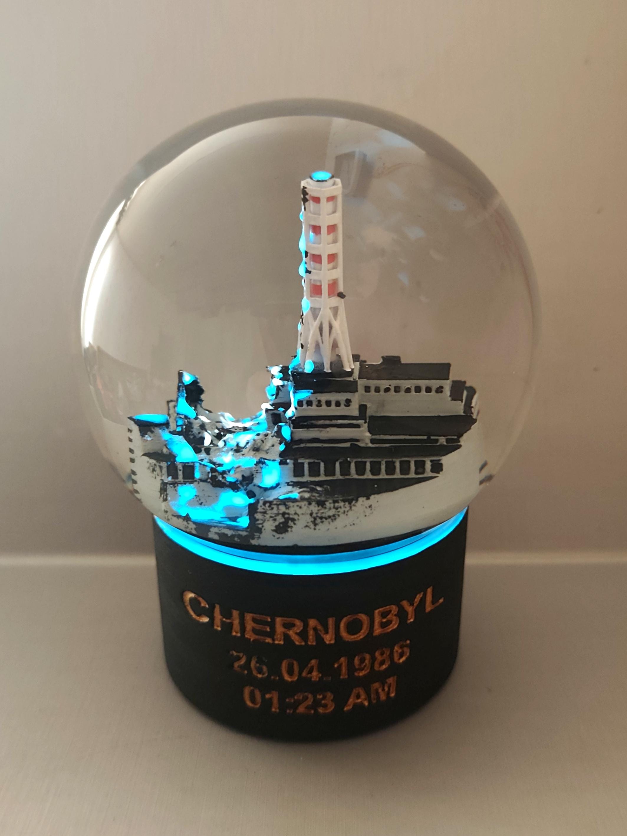 オリジナルスノードーム チェルノブイリ©。暗闇で光ります - Etsy 日本