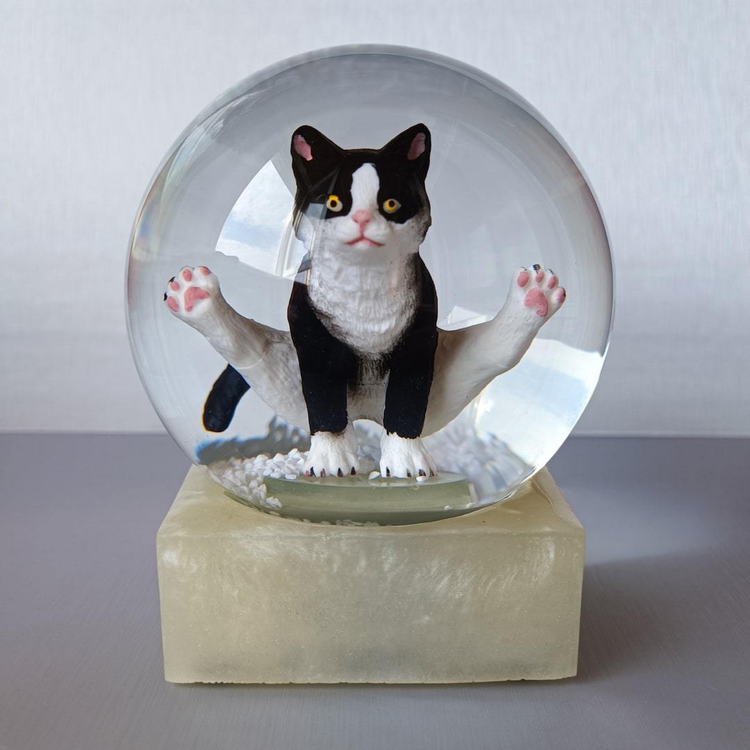 スノードーム「キャットアクロバット」、ウクライナの面白いガラス球