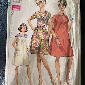 Vintage uncut 60’s sewing pattern/Simplicity 7551/misses’ dress/size 12 1/2 /bust 35