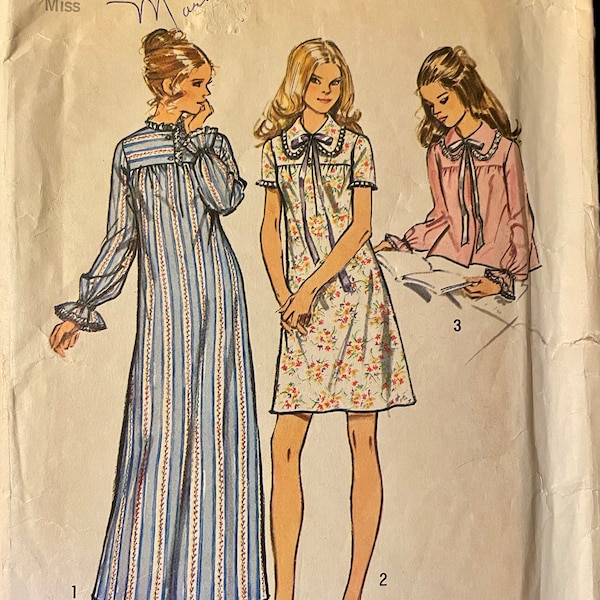 Vintage sewing pattern/simplicity 5083/Misses’ nightgown in two lengths and bed jacket/1972