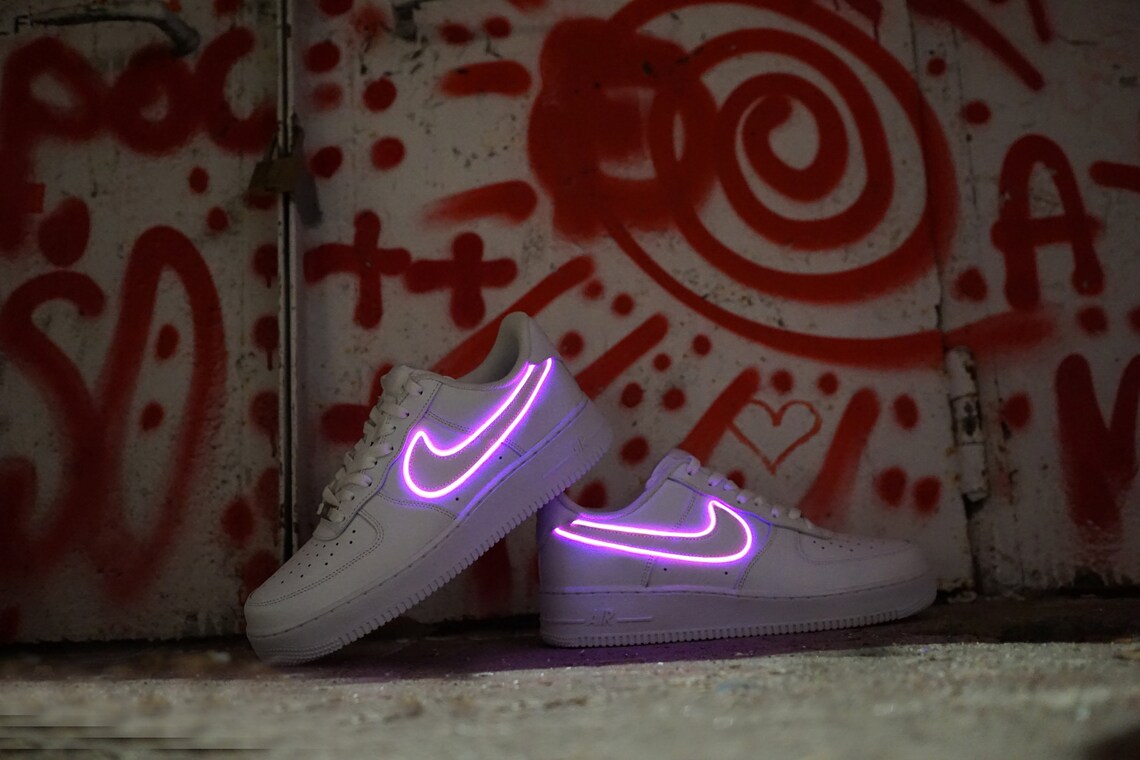 Nike Air Force 1 Leuchten elektrische PINK. Eine Taste Etsy