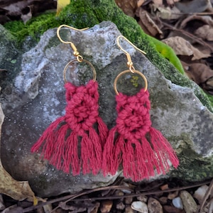 Gold circle macramé earrings