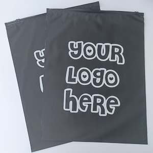 Bolsas con cierre de cremallera negras mate personalizadas con logotipo, bolsas para envío de prendas con marca impresa, bolsas para sudaderas con capucha/camisetas/vestidos con logotipo/texto/imagen impreso