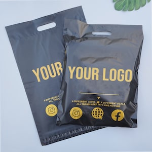 Buzones de polietileno negros personalizados con asa, bolsa de envío de asa personalizada con su logotipo, correo de envío, sobres, bolsa de franqueo personalizada con asa