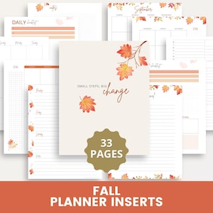 Op de afbeelding: Een verzameling van 33 planner-inlegvellen met herfstbladmotieven in oranje, rood en geel. De centrale pagina toont de tekst "SMALL STEPS, BIG change" met een takje esdoornbladeren. Diverse lay-outs bevatten dagelijkse checklists, weekkalenders en secties met lijntjes.