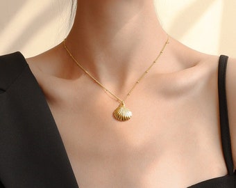 18K Gold Scallop Shell Charm Necklace 