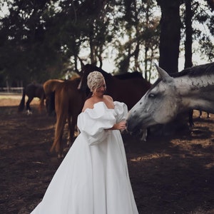 Robe de mariée en satin ivoire : Robe de mariée bouffante faite main, grande taille