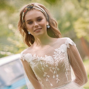 Autumn Wedding Dress with 3/4 Long Sleeves Elegant Bridal Dress Bohemian Wedding Dress with Colorful Lace Appliqué