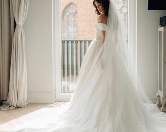 Robe de bal Sparkly Robe de tulle de mariage avec long train robe de mariée magnifique