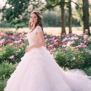 Unique Bridal Dress Ruffle Wedding Dress Modern Wedding Dress with Lace Summer Wedding Gown with  Open Back Wedding Dress Tulle Gown