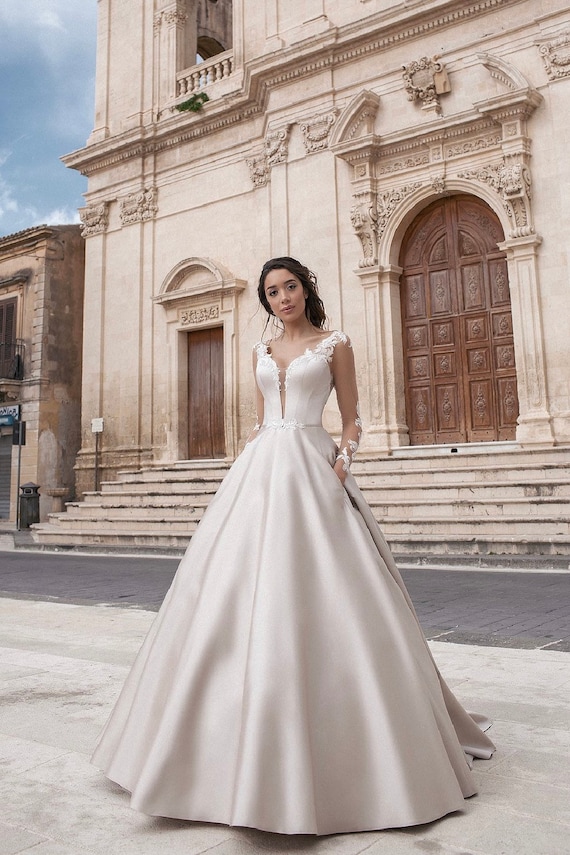 V-neck Long Train Lace Beaded Elegant Satin Wedding Dresses V-neck Long Train Lace Beaded Elegant Satin Wedding Dresses