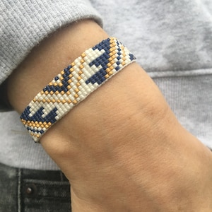 Maya Blue Navy bracelet in Miyuki beads