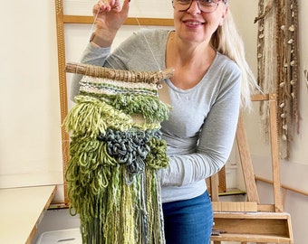 Geweven wandkleed, groene natuur geïnspireerd, tapijtweven, woondecoratie, kunstweven.