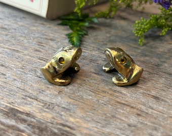 Estatuetas antigas de sapo em latão maciço: pequenos itens colecionáveis vintage
