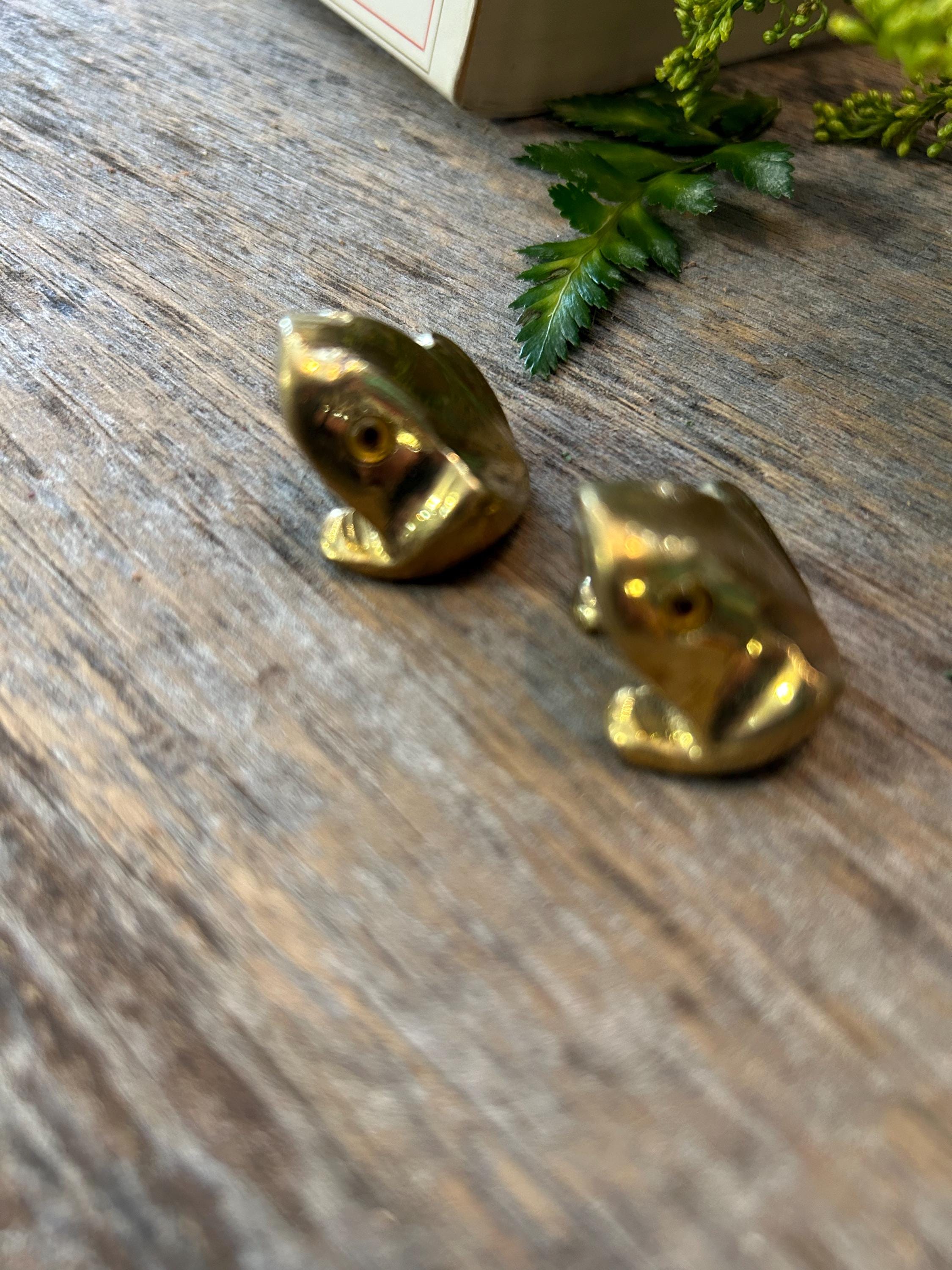 ヴィンテージの真鍮製カエルの置物（赤目） - 小さなコレクターズ