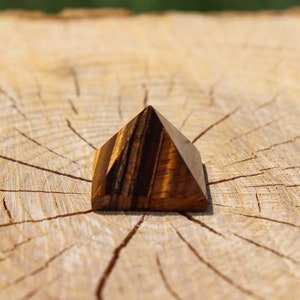 Tigerauge Pyramide
