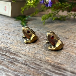 Antique Solid Brass Frog Pair with Beautiful Red Eyes - Tiny 1&quot; Vintage Collectibles miniature Frogs Wildlife and Frog lover gift
