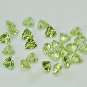 AAA Quality 3x3mm-4x4mm-5x5mm Natural Peridot Trillion Cut Faceted Calibrated Size Loose Gemstones, Peridot Gemstones Lot