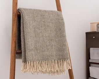 100% WOLLE Decke Überwurf, Vorgewaschene Merino Decke Couch, Hauseinweihung Geschenke Neues Zuhause, Strapazierfähige, Weiche, Warme Picknickdecke, Fischgrätenmuster, 51x67