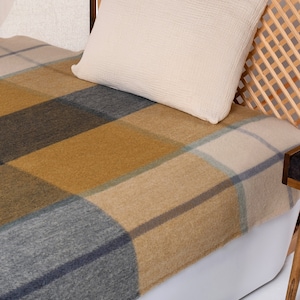 100% WOOL Blanket Queen, Soft Merino Couch Plaid Blanket, Pure Wool Twin Bedspread, Warm Thick Blanket for Picnic and Camping, New Home Gift