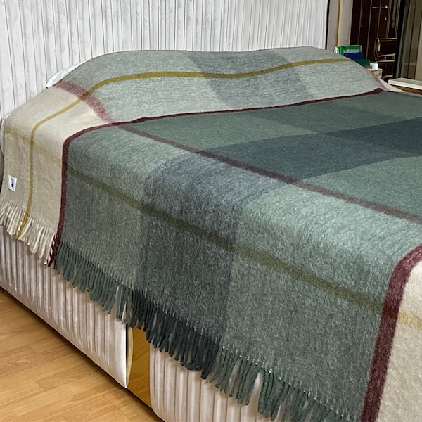 100% WOOL Blanket Queen, Soft Merino Couch Plaid Blanket, Pure Wool Twin Bedspread, Warm Thick Blanket for Picnic and Camping, New Home Gift