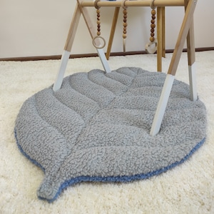 Leaf Baby Play Mat: Plush Teddy Fabric, Double-Sided Nursery Rug