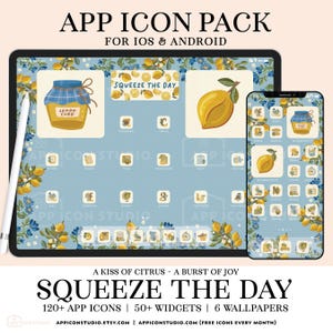 Puede incluir: Una ilustración digital de un paquete de iconos de aplicaciones con temática de limón para iOS y Android. La imagen muestra un fondo azul con limones amarillos, flores blancas y un tarro de mermelada de limón. El texto "Squeeze the Day" se muestra en una pancarta amarilla. La imagen también incluye una pantalla de teléfono que muestra una cuadrícula de iconos de aplicaciones.