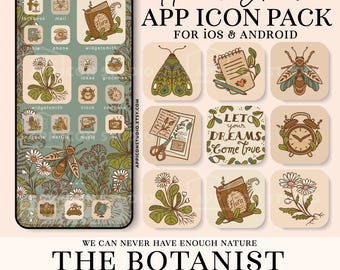 Può includere: Un pacchetto di icone per app digitali intitolato The Botanist che include 120 icone, widget e sfondi disegnati a mano. Il design mostra illustrazioni botaniche di falene, fiori e libri in tonalità verde tenue e beige per iOS e Android.
