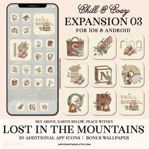 Könnte beinhalten: Ein digitales Set aus App-Symbolen und Hintergrundbild mit dem Titel Chill & Cozy Expansion 03 Lost in the Mountains. Die Symbole zeigen braune und cremefarbene Illustrationen von Kiefernzweigen, Lagerfeuern, Laternen und Holzscheiten.